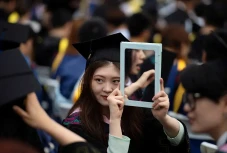 Hampir 10 Juta Gen Z...