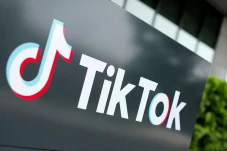 TikTok Bakal PHK Besar-besaran,...