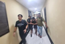 Tampang MGS, Penusuk...