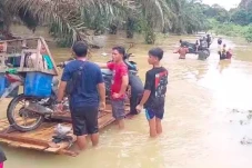 Banjir dan Longsor Terjang...