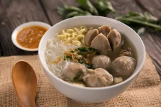7 Tempat Makan Bakso...