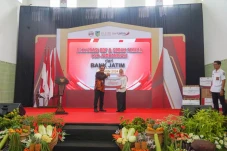 Bank Jatim Serahkan...