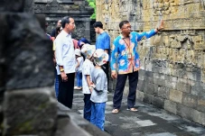 Jokowi Ajak Anak-Cucu...