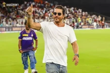 Shah Rukh Khan Dilarikan...