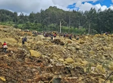 Lebih dari 300 Orang...