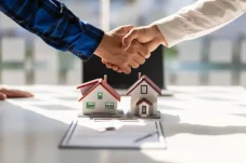 10 Daftar Bank dengan...
