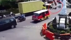 Viral! Pemotor di Purwakarta...