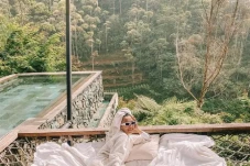 8 Glamping Terbaik di...