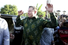 Elon Musk Siapkan Superkomputer...
