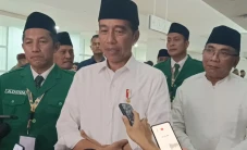 Jokowi Soal Gaji Buruh...
