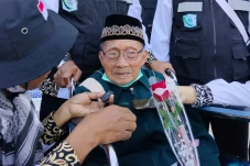 Di Depan Kakbah, Mbah...
