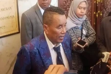 Hotman Paris Minta Bantuan...