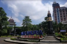 Kenaikan UKT Batal,...