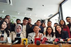 Hotman Paris Minta Polisi...