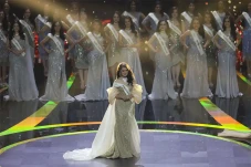 Monica Sembiring Menangis...
