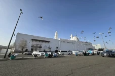 Masjid Qiblatain, Tempat...