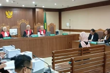 Karen Agustiawan Dituntut...