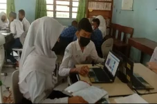 Guru dan Siswa Perlu...