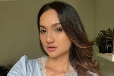 6 Artis Indonesia Diselingkuhi...