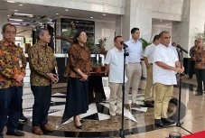 Sambangi Kantor Sri...