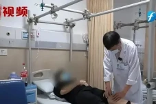 Viral! Pria Alami Patah...