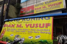 13 Tempat Makan Legendaris...