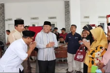 Sederhana dan Merakyat,...