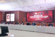 8 WNI Diperiksa Polisi...