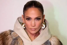 Jennifer Lopez Batalkan...