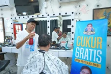 Relawan Mas Gibran Gratiskan...