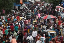 PDB Meroket 8,2%, India...