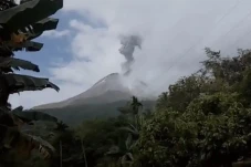 Gunung Lewotobi Laki-Laki...