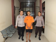 Gelapkan Motor dan HP...