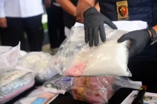 Pil Setan di Tangsel...