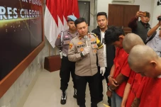 Tebas Lengan Remaja,...