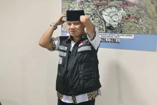 Sosok Rahmat, Petugas...