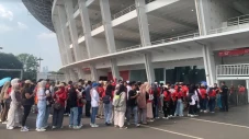 Suporter Padati Stadion...