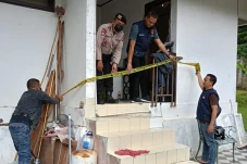 Penjaga Vila di Cisarua...