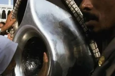 Apakah Hajar Aswad Batu...