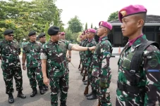 TNI Siap Kirim 4 Batalyon...
