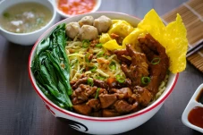 5 Mi Ayam Enak di Bandung,...