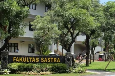 Lulusan Sastra Indonesia...