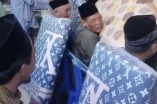 Viral! Pernikahan di...