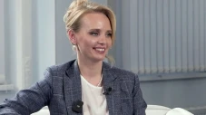 Putri-putri Putin Tampil...