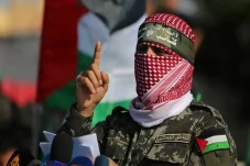 Israel Bantai 210 Warga...