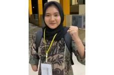 Senyum Fatia, Casis...