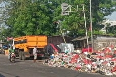 Buang Sampah Sembarangan,...