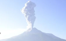 Gunung Lewotobi Laki-laki...