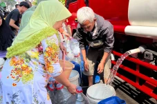 Terima Bantuan Air Bersih,...