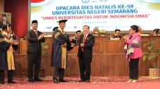 UNNES Anugerahi Upakarti...